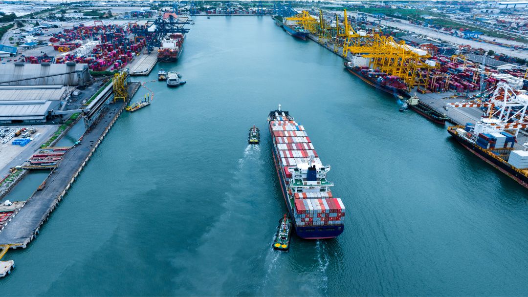 Bagaimana Hull Cleaning Membantu Mengurangi Emisi Kapal